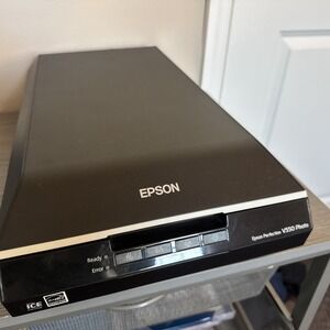 Epson Perfection V550 Photo Scanner includes Power Adapter & USB Cable